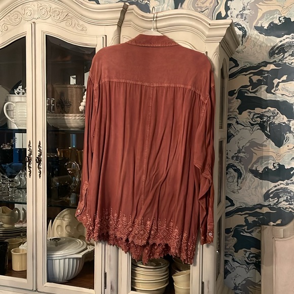 Solitaire women’s Rust Button-Up Blouse Embroidered Hem Top 2X - Picture 5 of 6